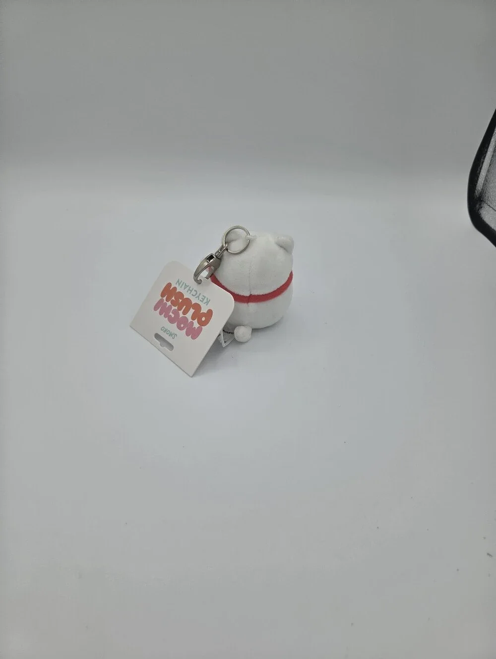 Smoko Mochi White Cat Plush Keychain Keyring, Red Green Yellow Brown, Modern